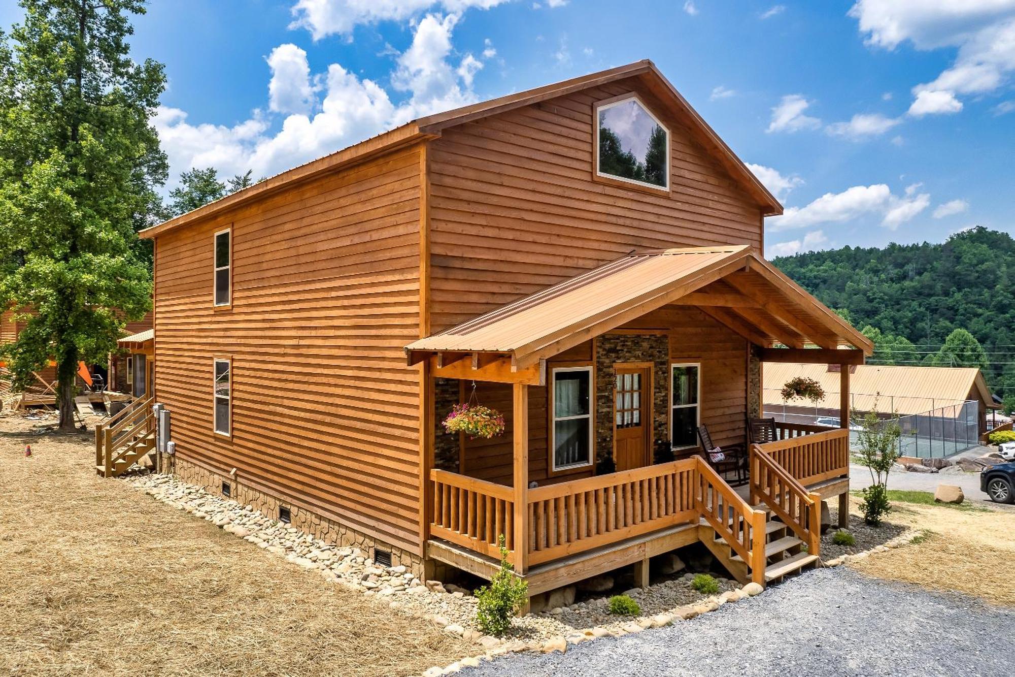 Smokiesboutiquecabins Would Love To Host You At Dolly'S Cute Cabin! 4 Suites With Private Bathrooms - Hot Tub, Fire Pit, Game Room, Resort Pool Open Memorial Day Through Labor Day! Gatlinburg Bagian luar foto
